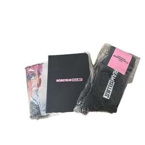 Machine Gun Kelly MGK Mainstream Sellout VIP Merch Set - Notebook, Flag&socks
